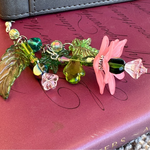Hand Crafted - Acrylic and Glass Beaded Floral Bookmark - NEW - Picture 8 of 8